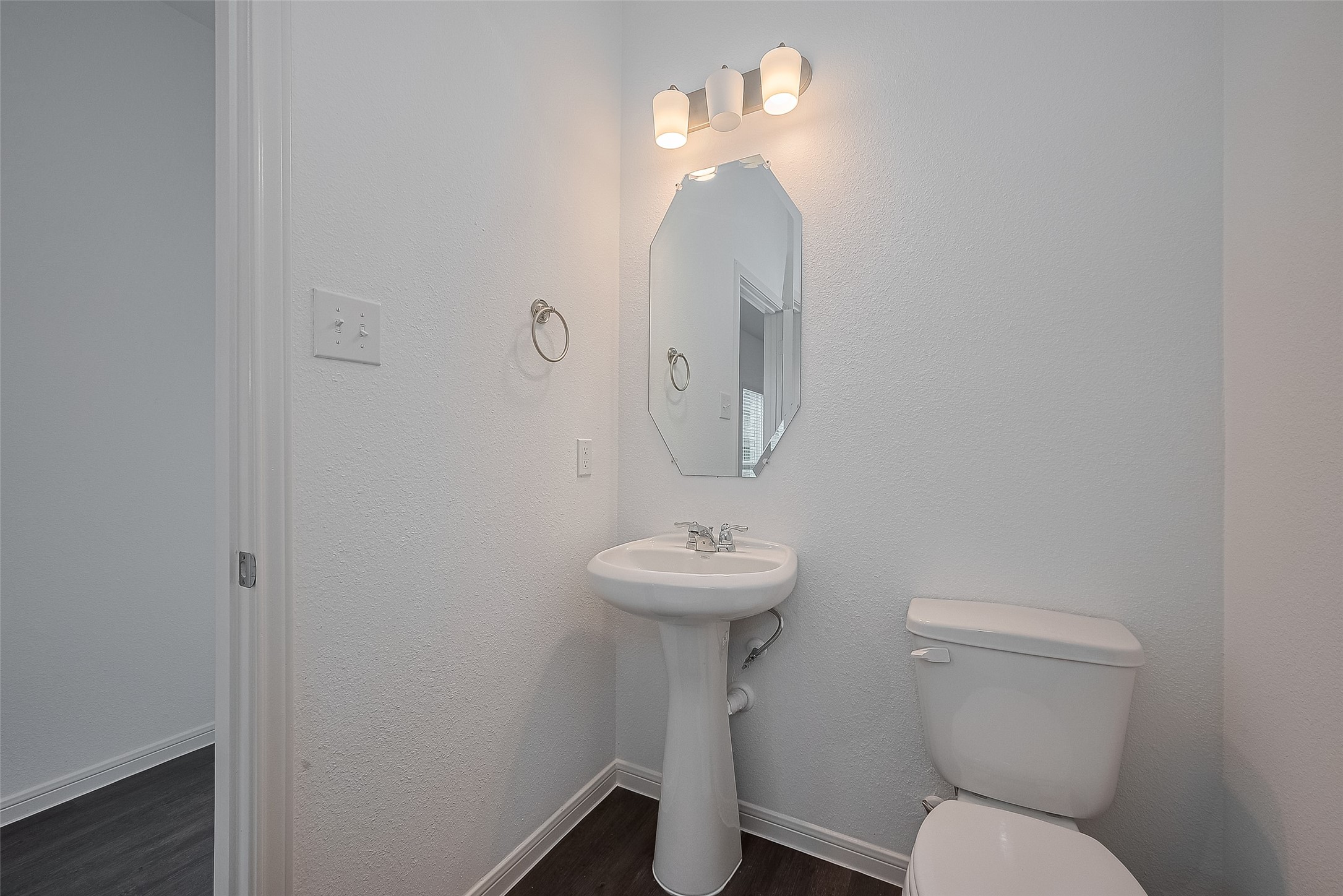 27097 Kestrel Trail Property Photo 17