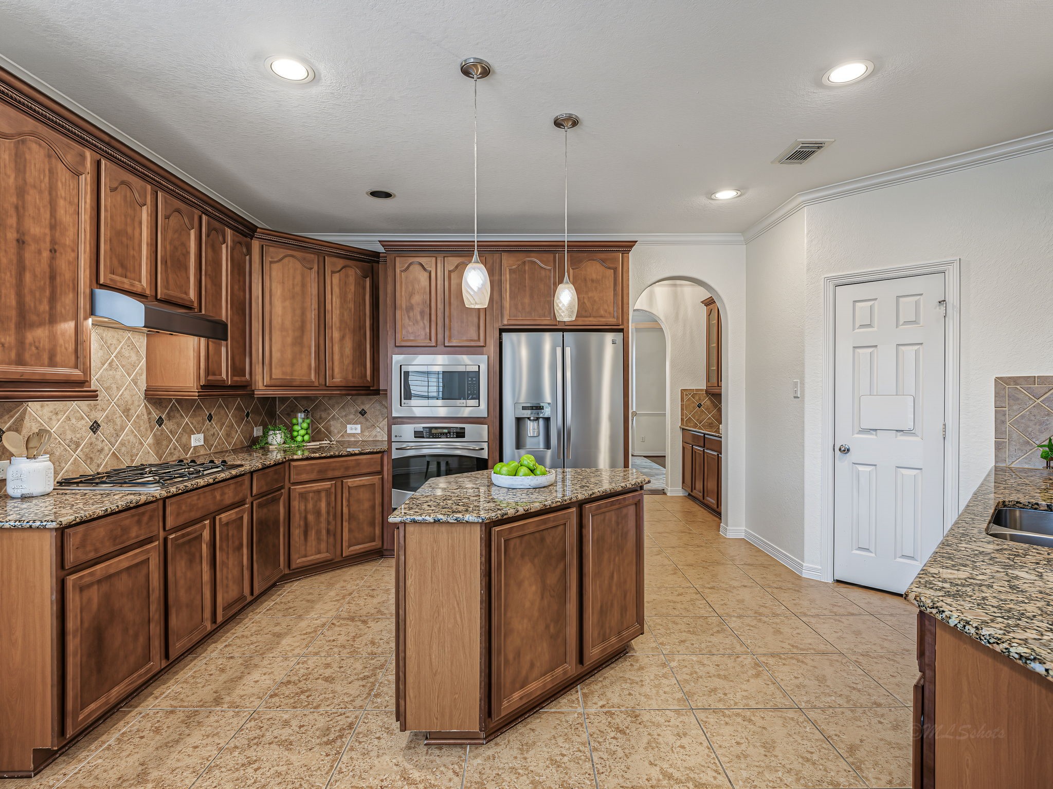 8310 Crescent Knolls Drive Property Photo 14