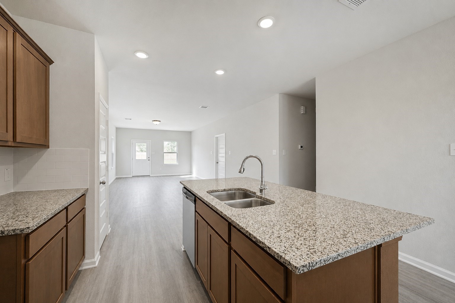 1929 N Riverside Circle Property Photo 7