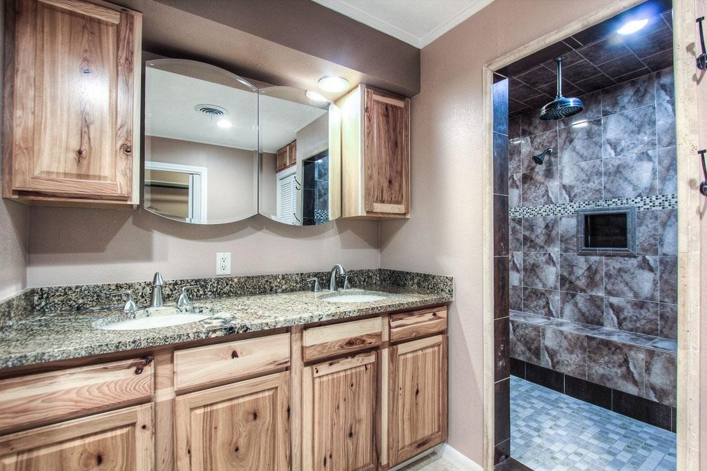 208 Lakeshore Drive Property Photo 2