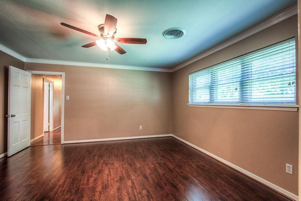 208 Lakeshore Drive Property Photo 3