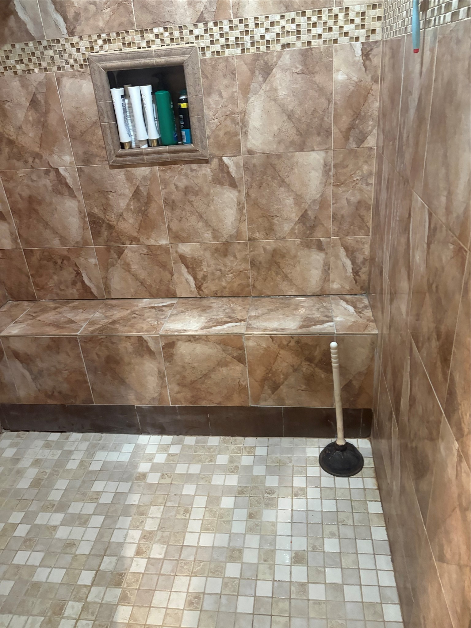 208 Lakeshore Drive Property Photo 5