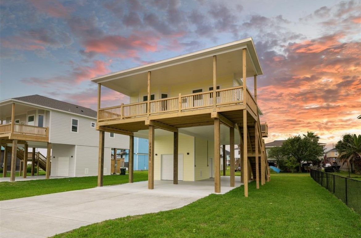 22805 Miramar Circle Property Photo 3