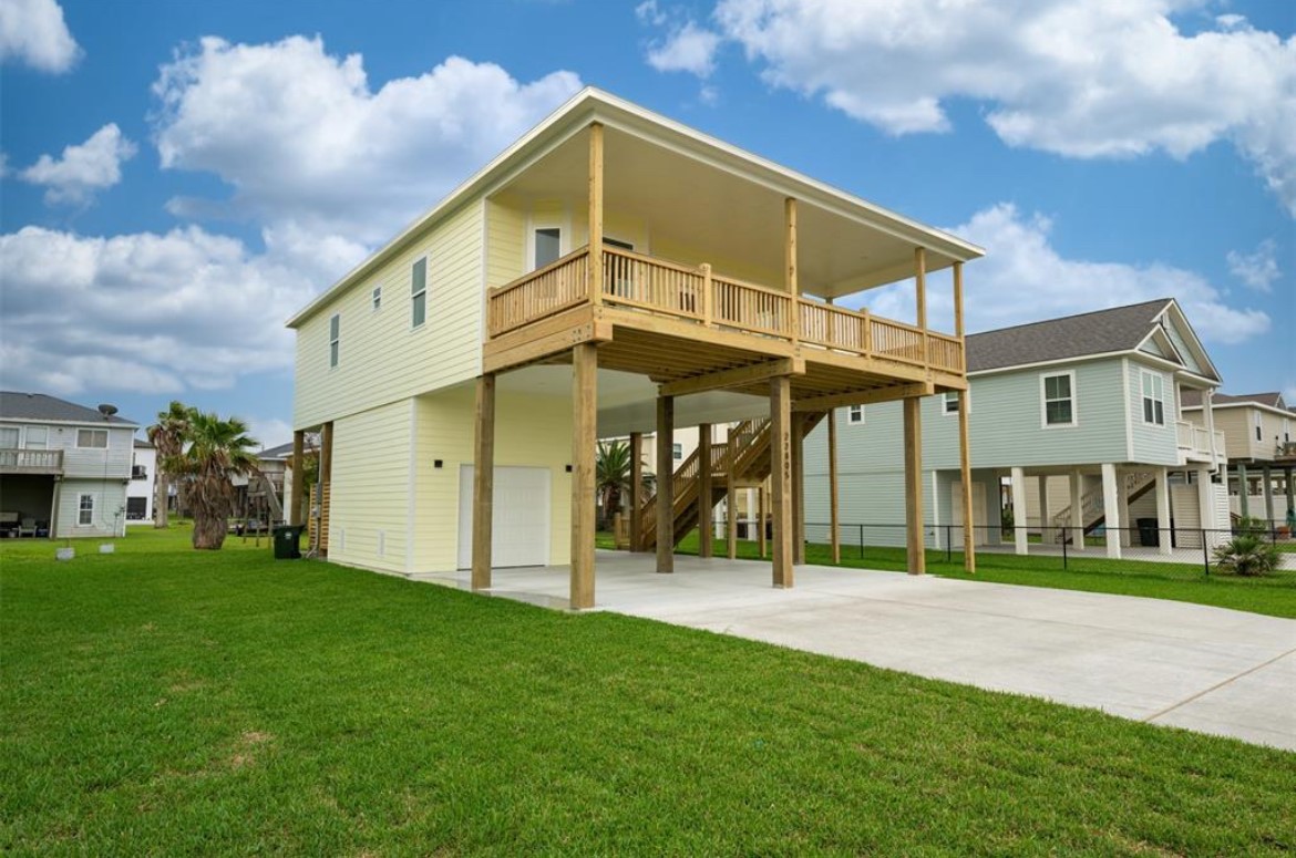 22805 Miramar Circle Property Photo 6
