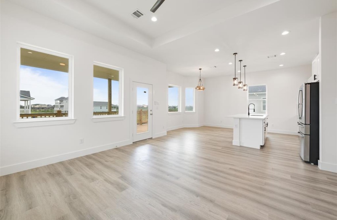 22805 Miramar Circle Property Photo 16