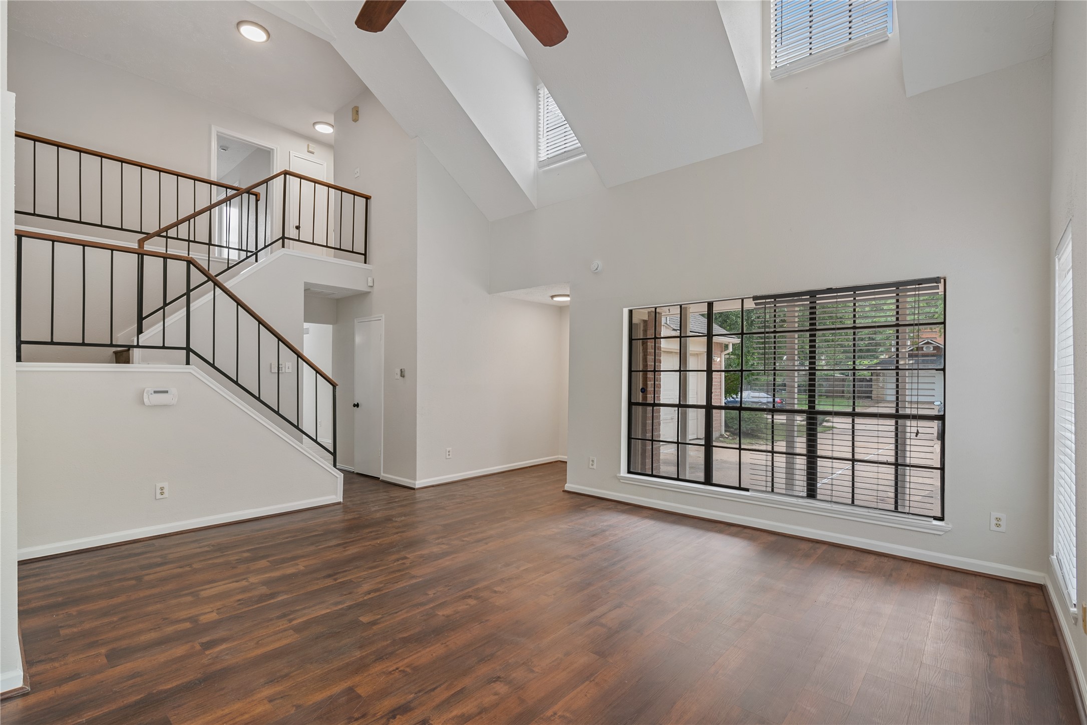 4807 Shadowdale Drive Property Photo 3