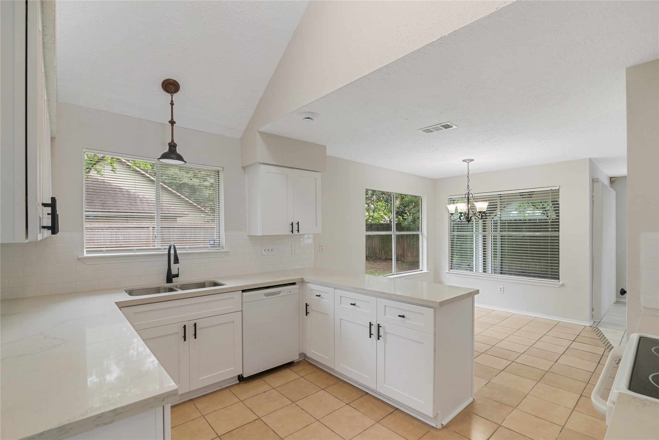 4807 Shadowdale Drive Property Photo 6