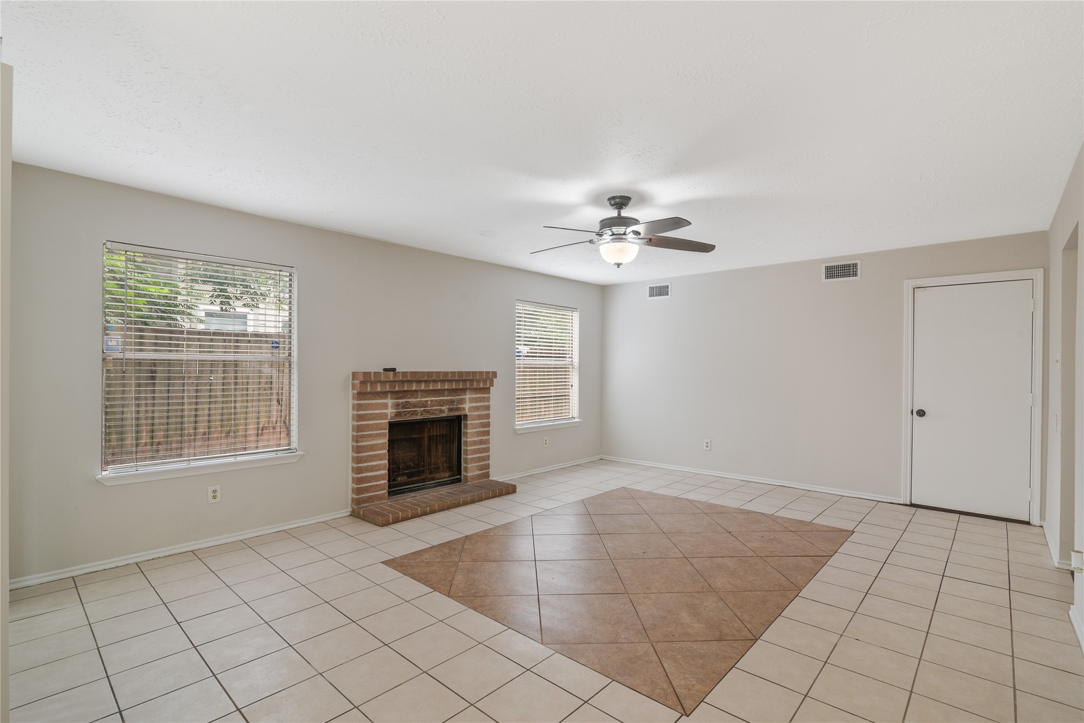 4807 Shadowdale Drive Property Photo 8