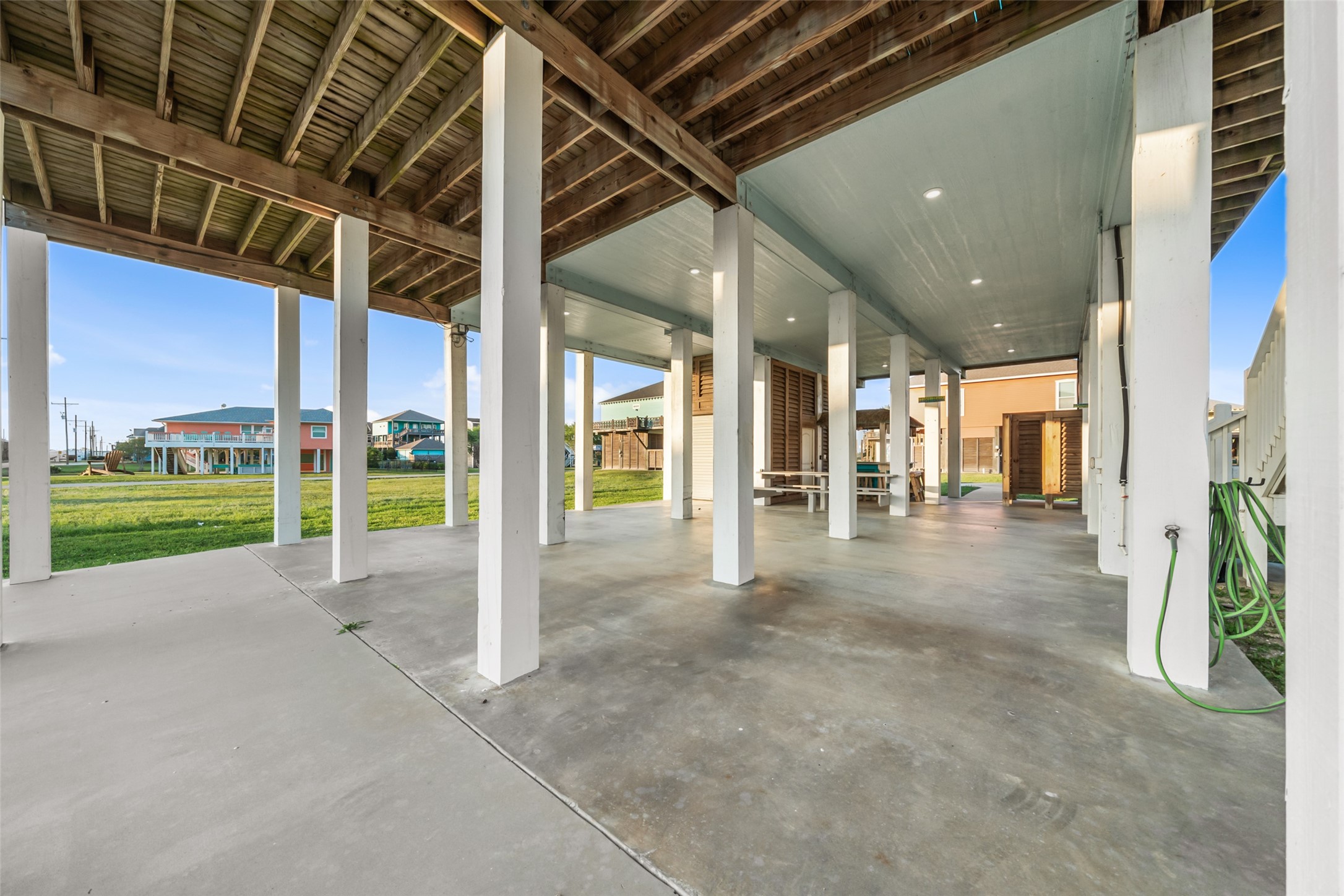 876 Palmetto Drive Property Photo 4