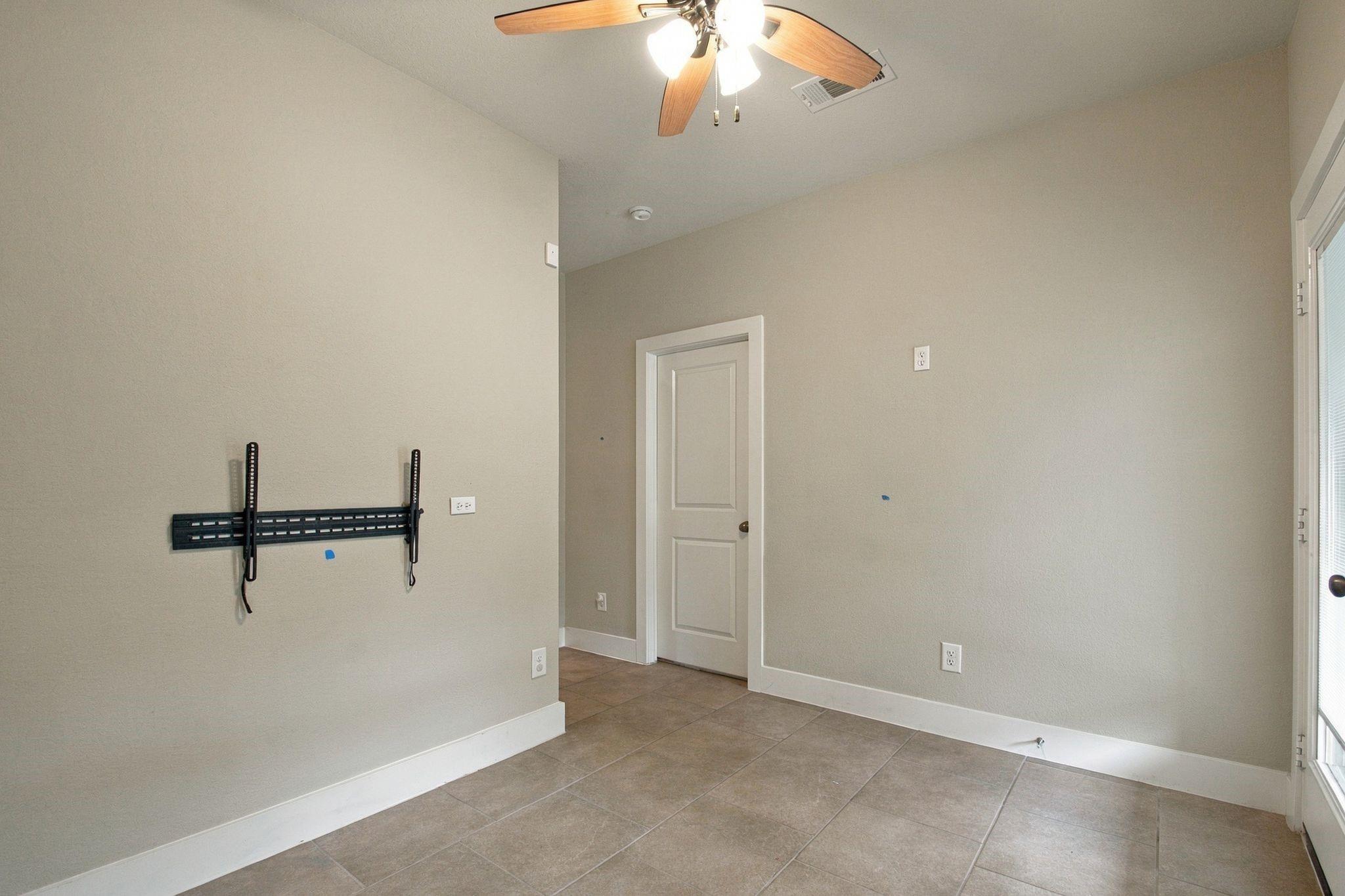 2117 Sequoia Woods Drive Property Photo 8