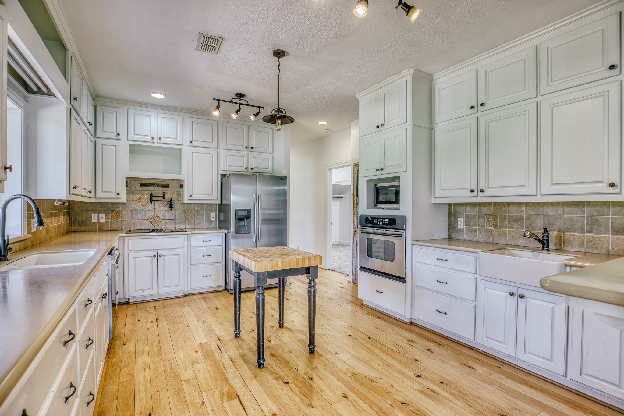 3301 Round Top Road Property Photo 7