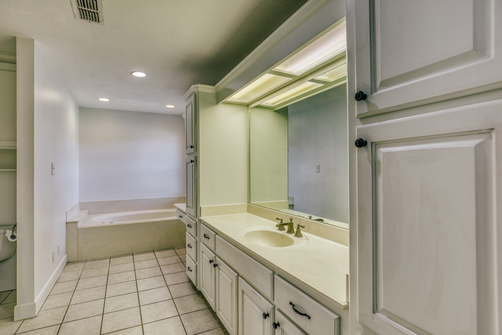 3301 Round Top Road Property Photo 8