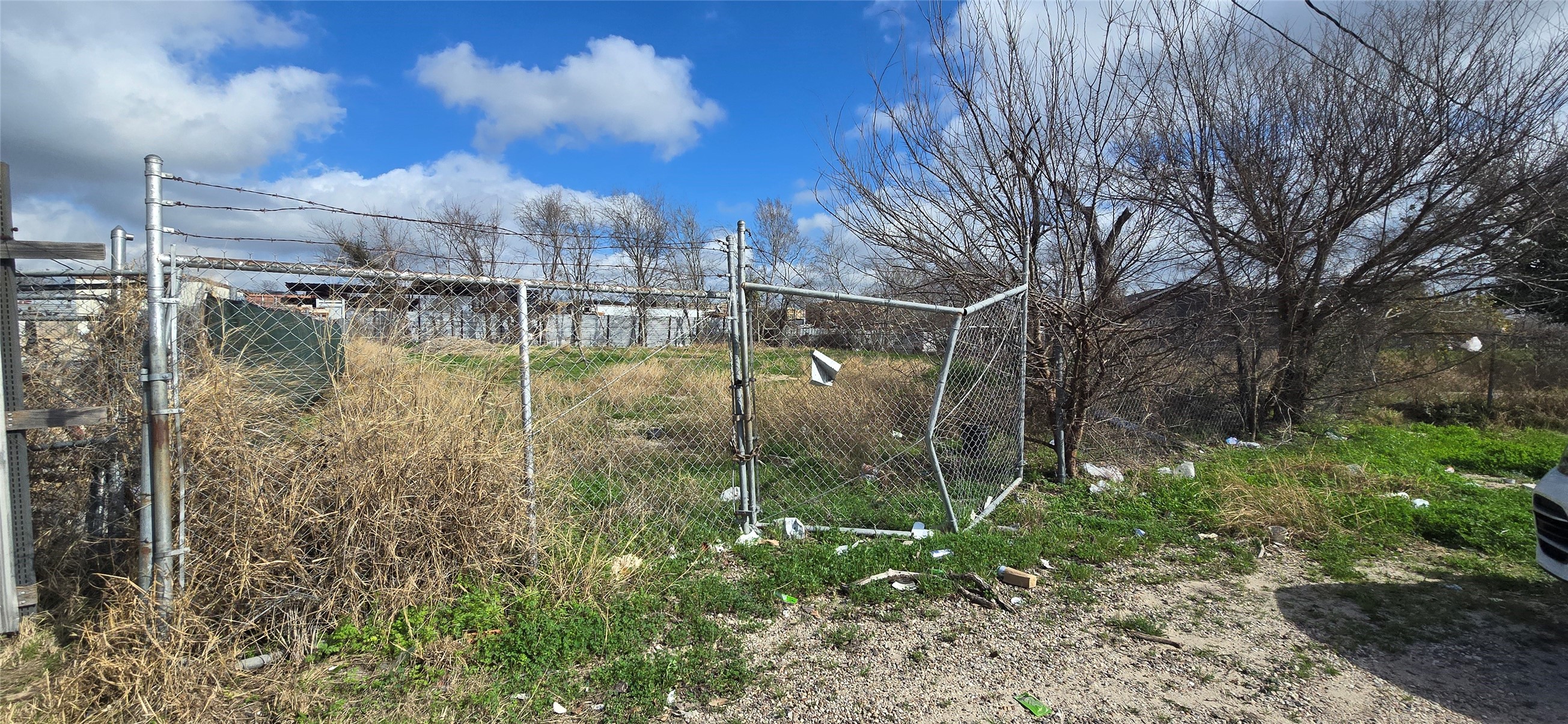 2821 E Crosstimbers Street Property Photo 1