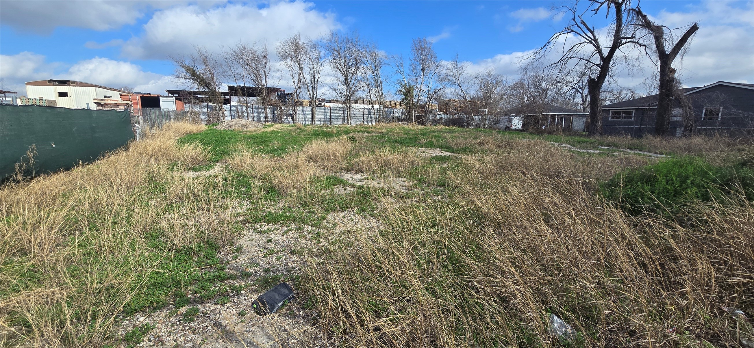 2821 E Crosstimbers Street Property Photo 2