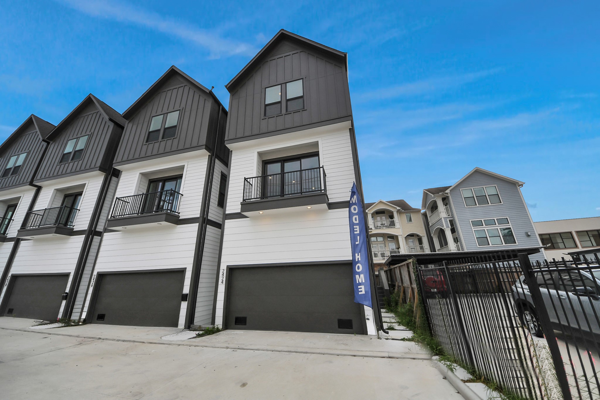 2430 Ella Boulevard Property Photo 4