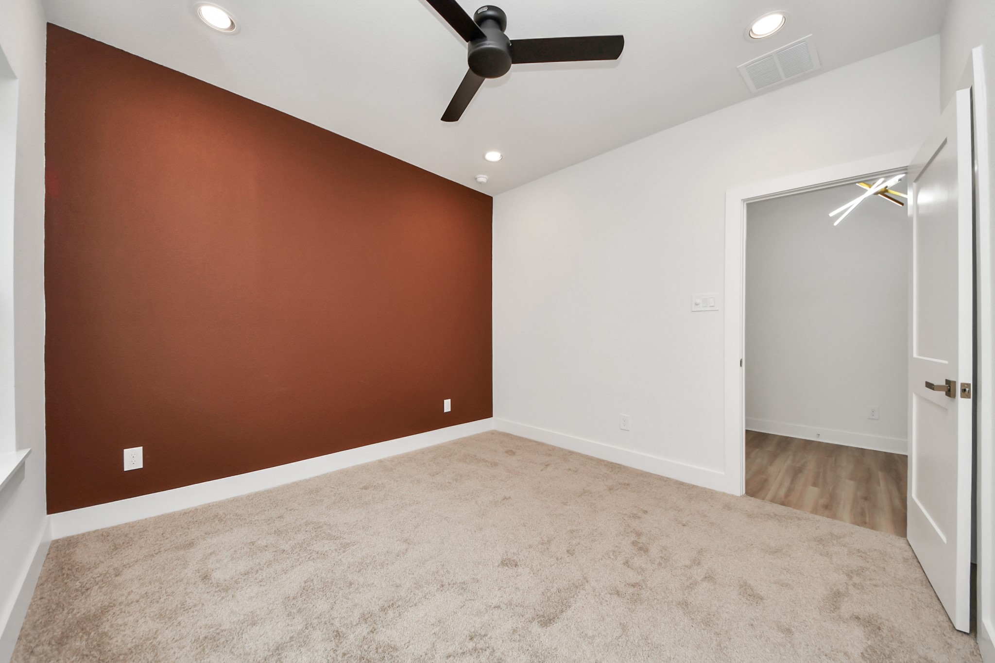 2430 Ella Boulevard Property Photo 6