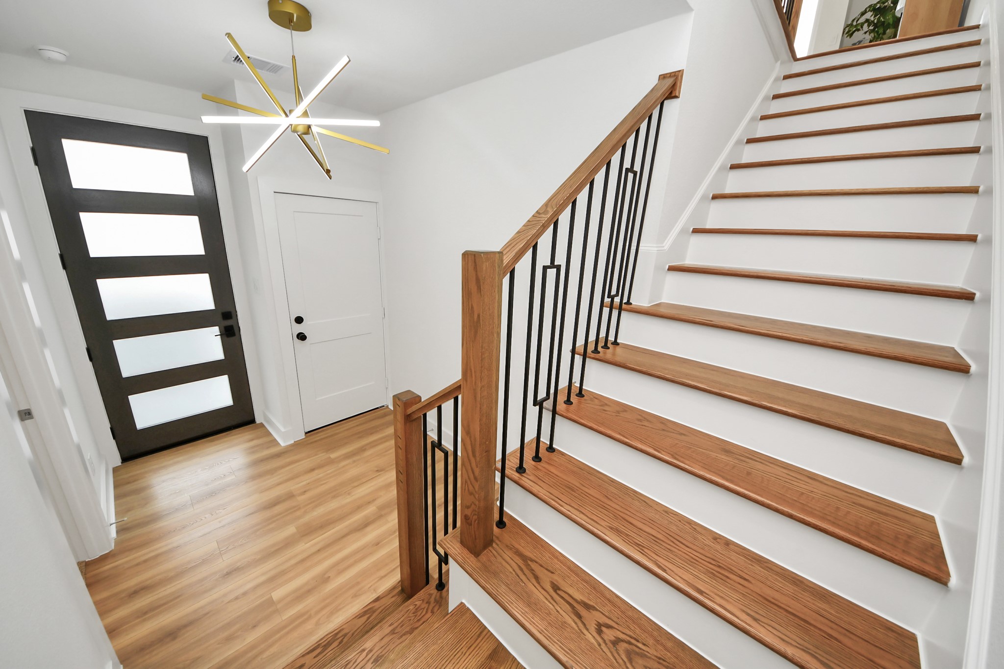 2430 Ella Boulevard Property Photo 9