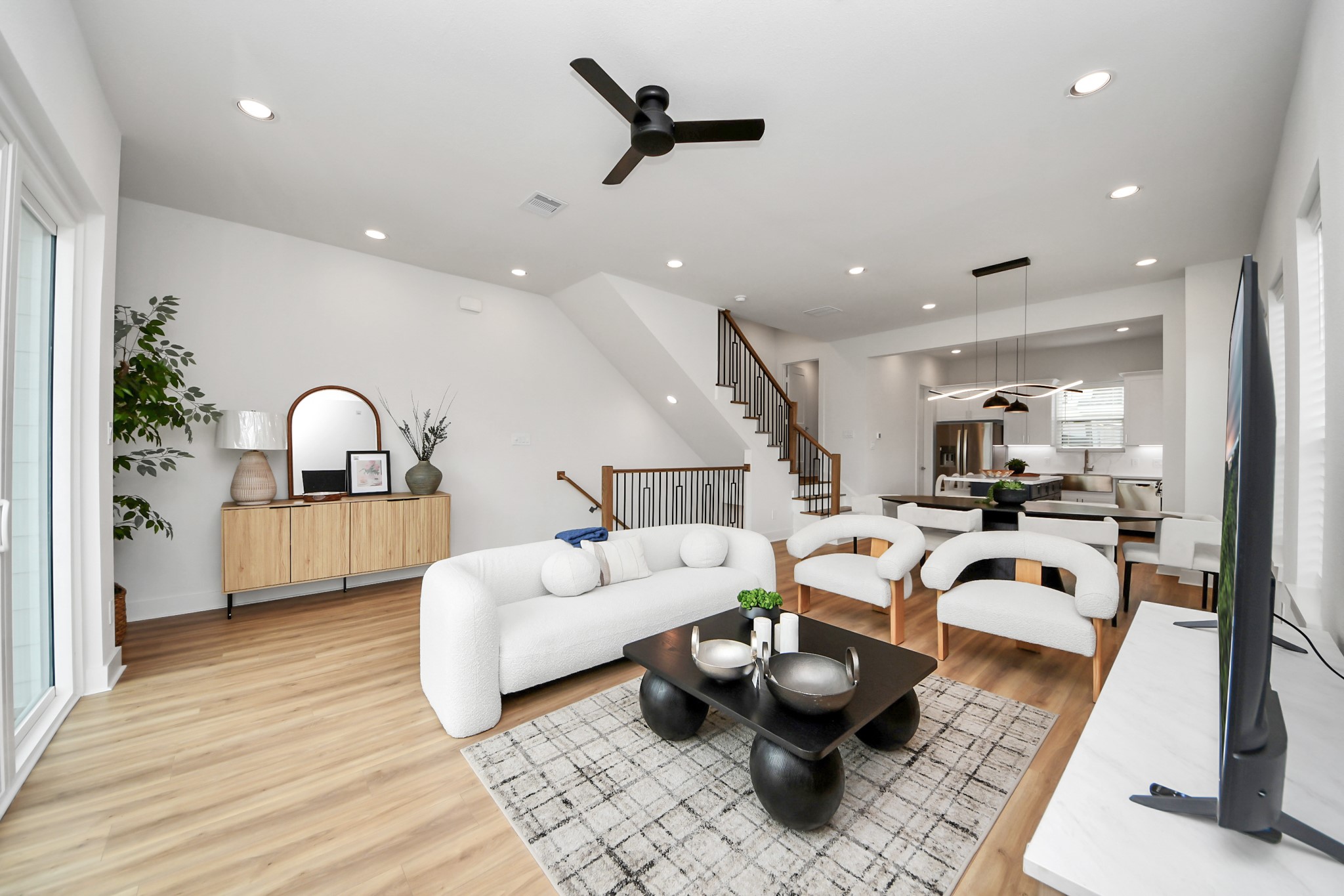 2430 Ella Boulevard Property Photo 11