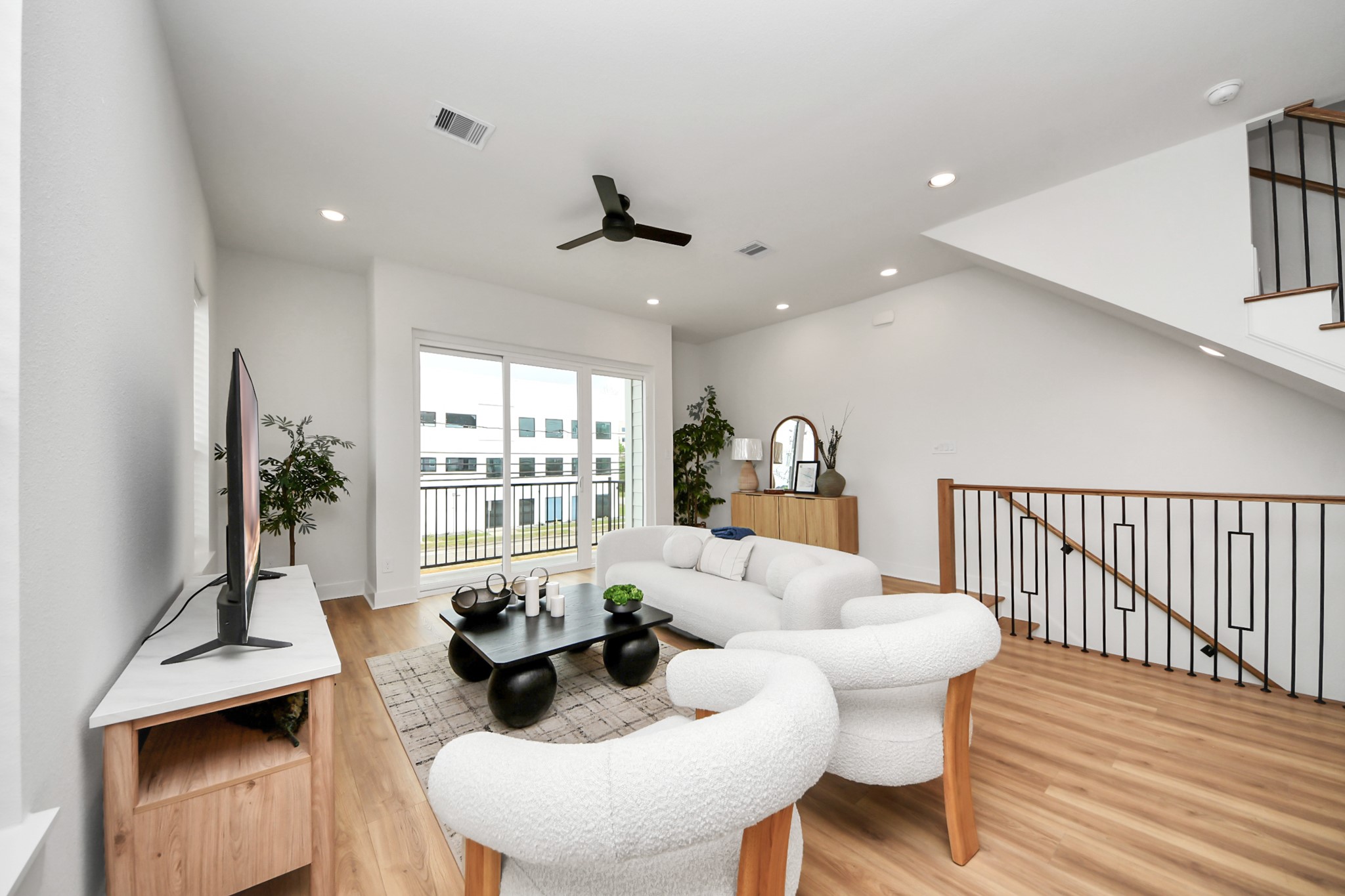 2430 Ella Boulevard Property Photo 12