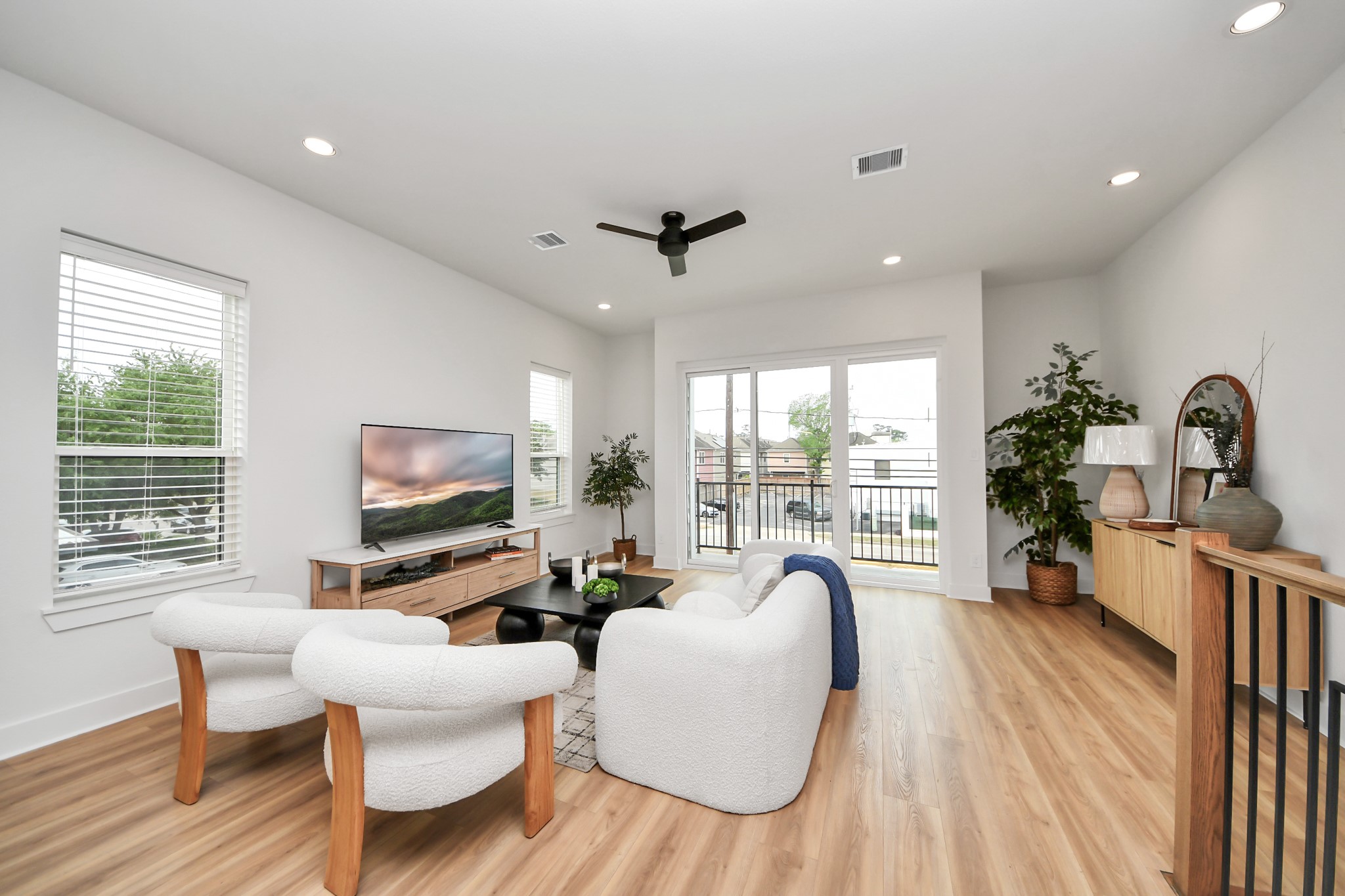 2430 Ella Boulevard Property Photo 14