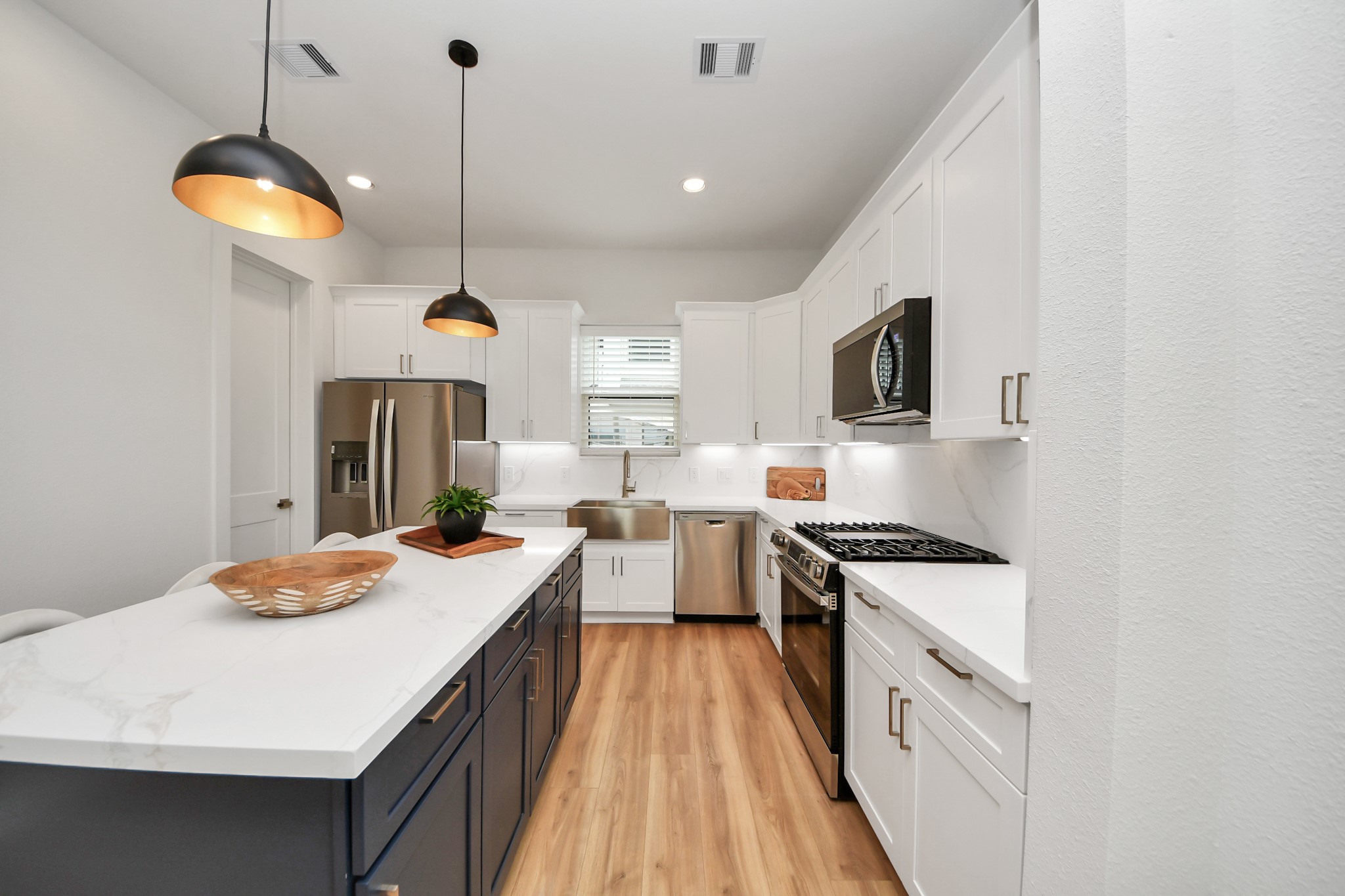 2430 Ella Boulevard Property Photo 18