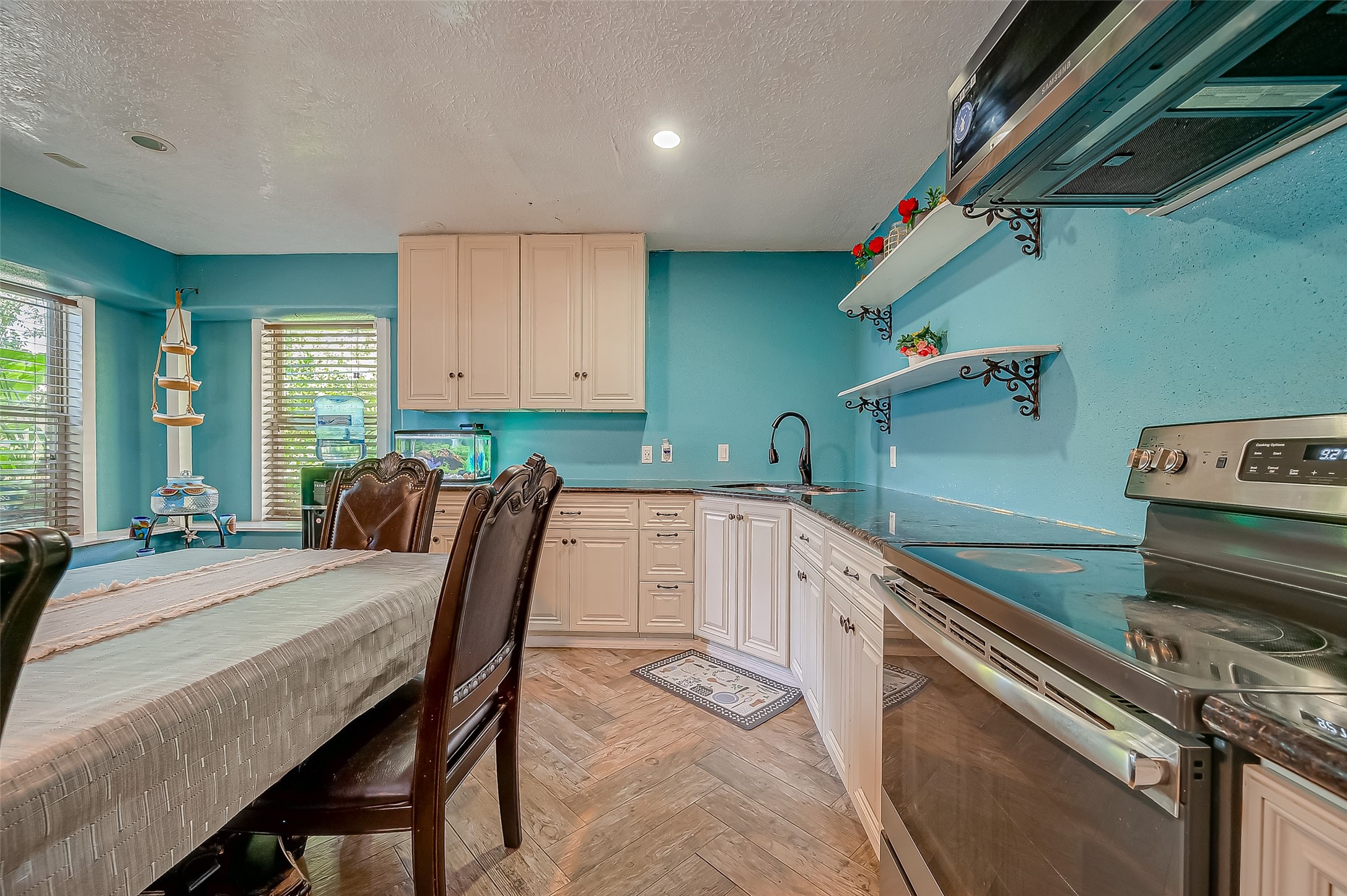 9310 Clipperwood Place Property Photo 19