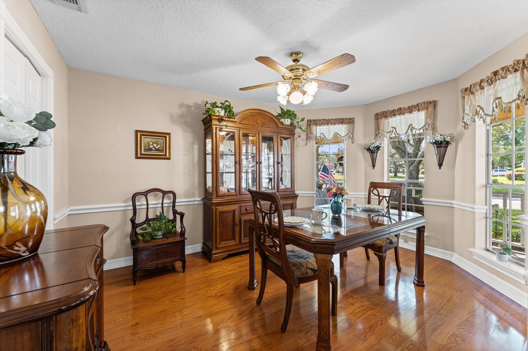 2710 Saint Andrews Place Property Photo 6