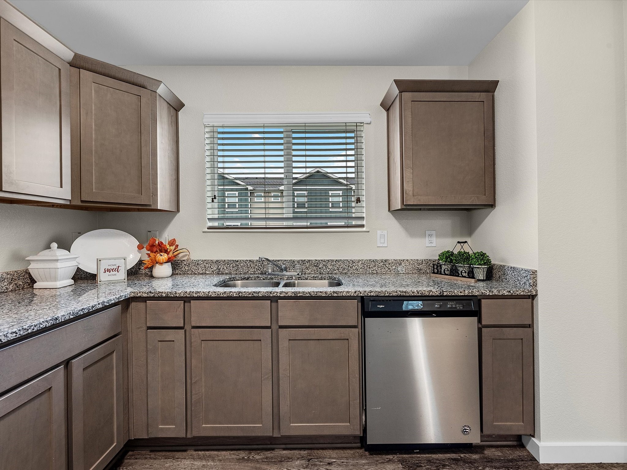 21155 Gosling Road 18d Property Photo 6