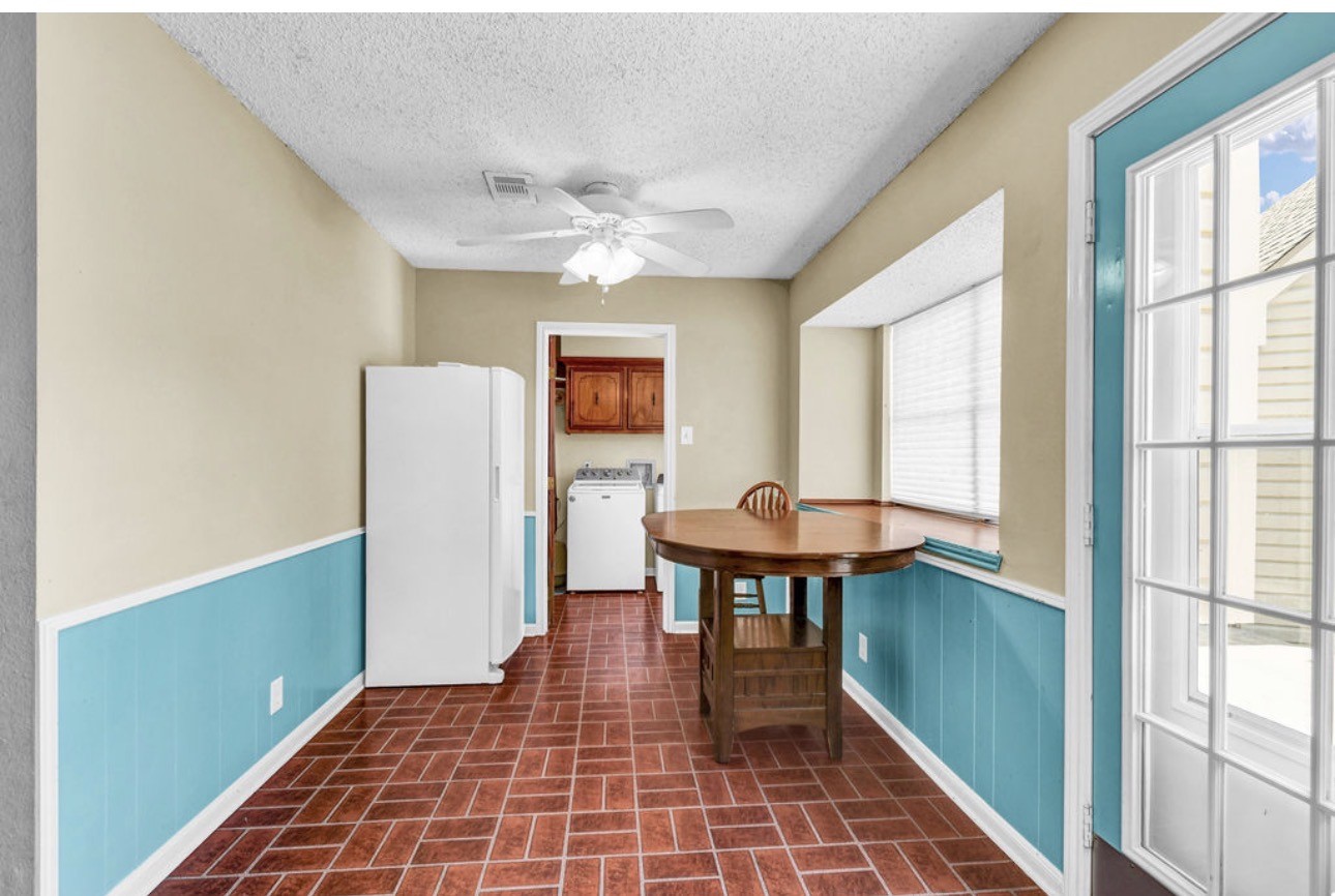 221 Wedgewood Street Property Photo 7