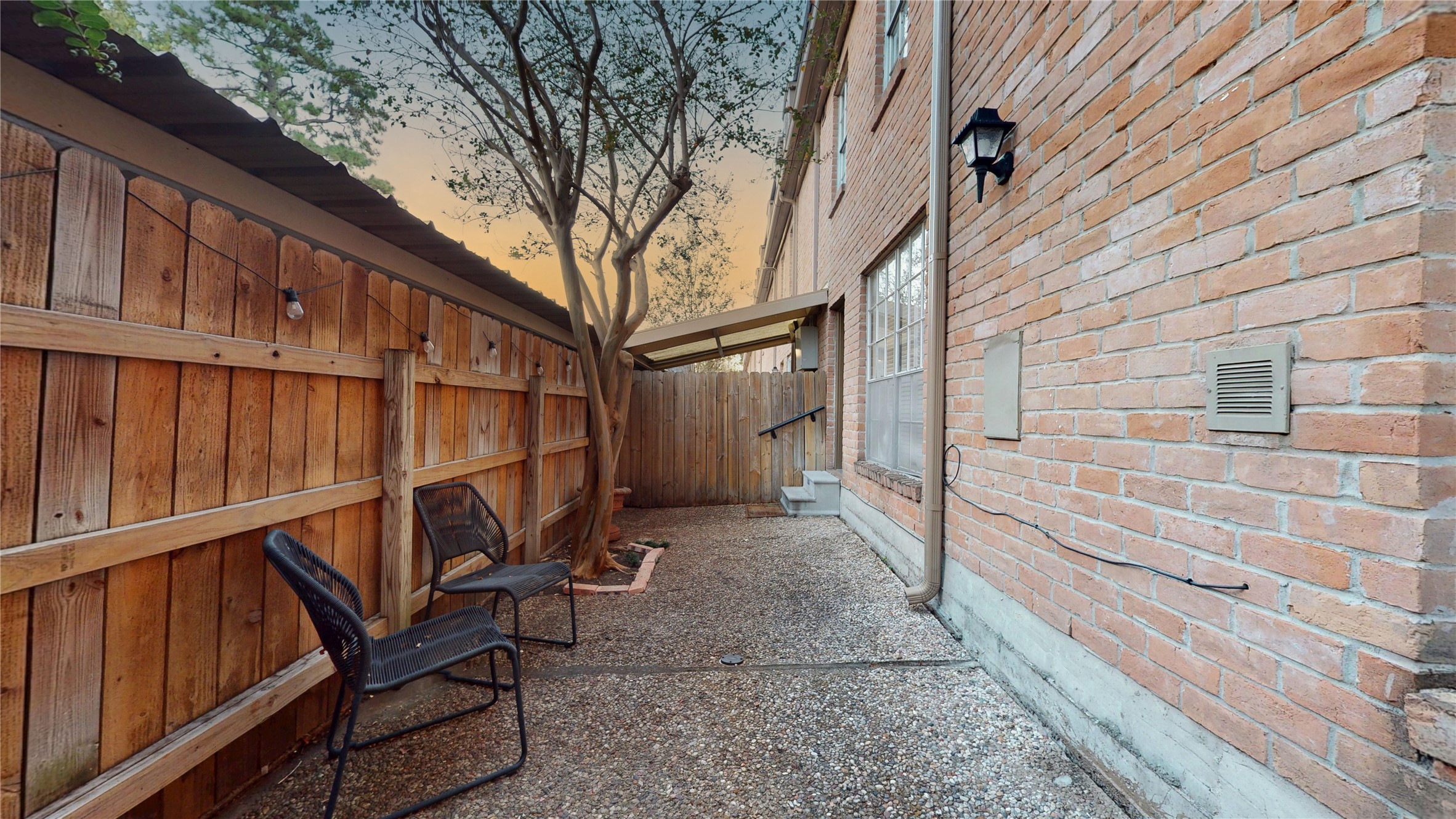 357 N Post Oak Lane 117 Property Photo 15