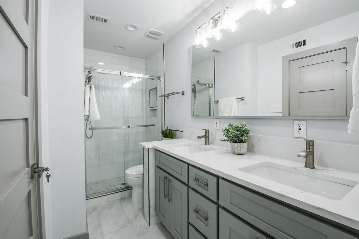 2300 Augusta Drive 28 Property Photo 6