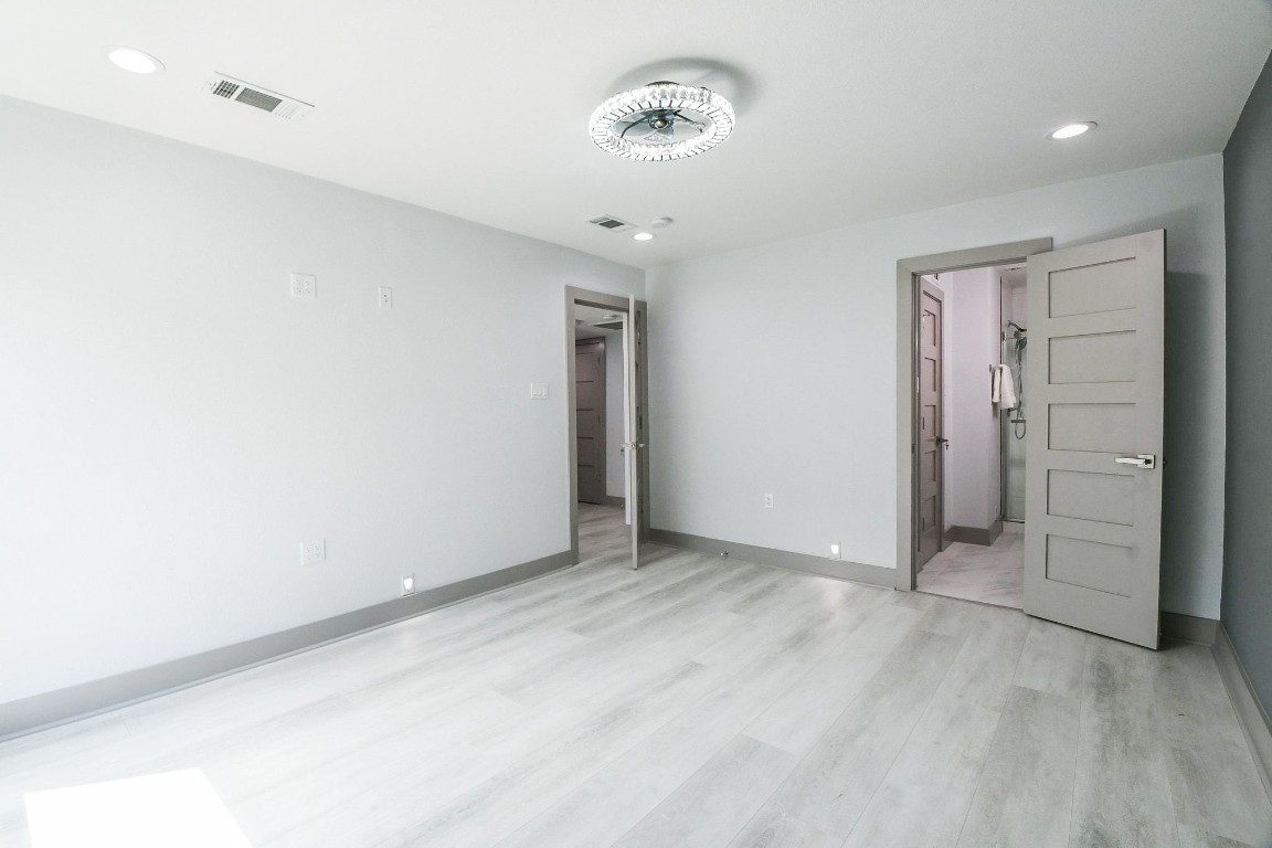 2300 Augusta Drive 28 Property Photo 18