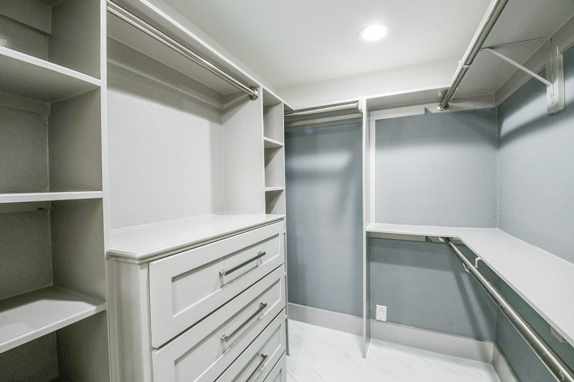 2300 Augusta Drive 28 Property Photo 19