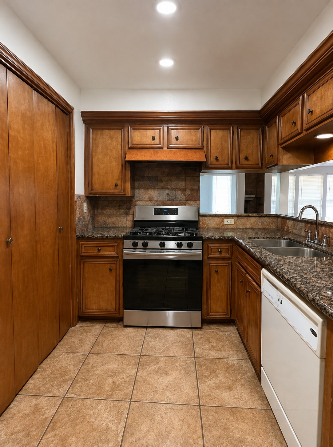 6603 Crakston Street Property Photo 7