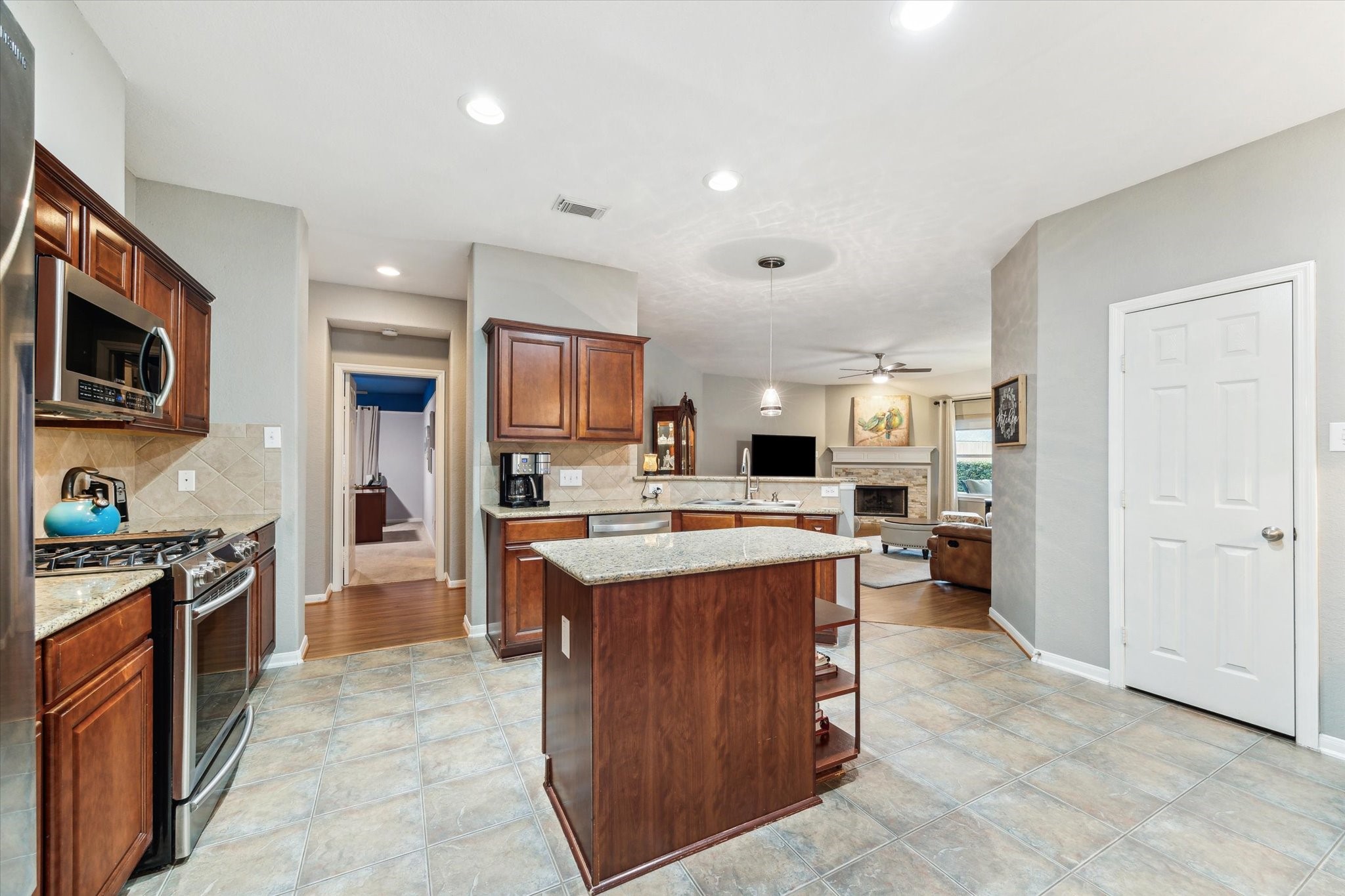 2976 Sandy Bank Court Property Photo 6