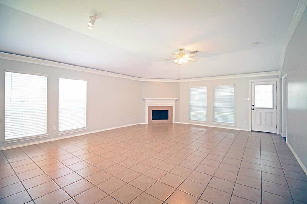 21922 Golden Cedar Drive Property Photo 4