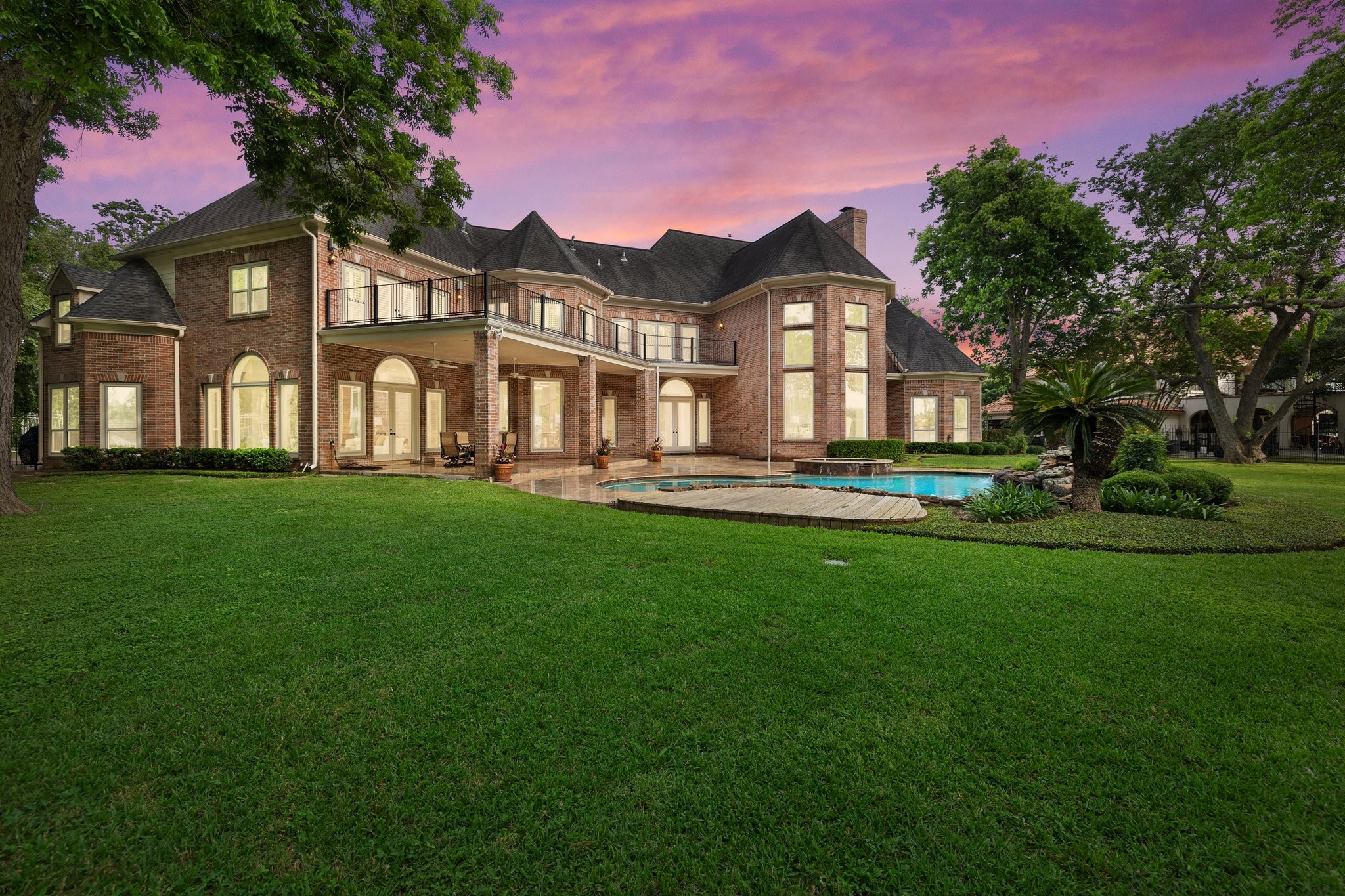 1217 N Horseshoe Drive Property Photo