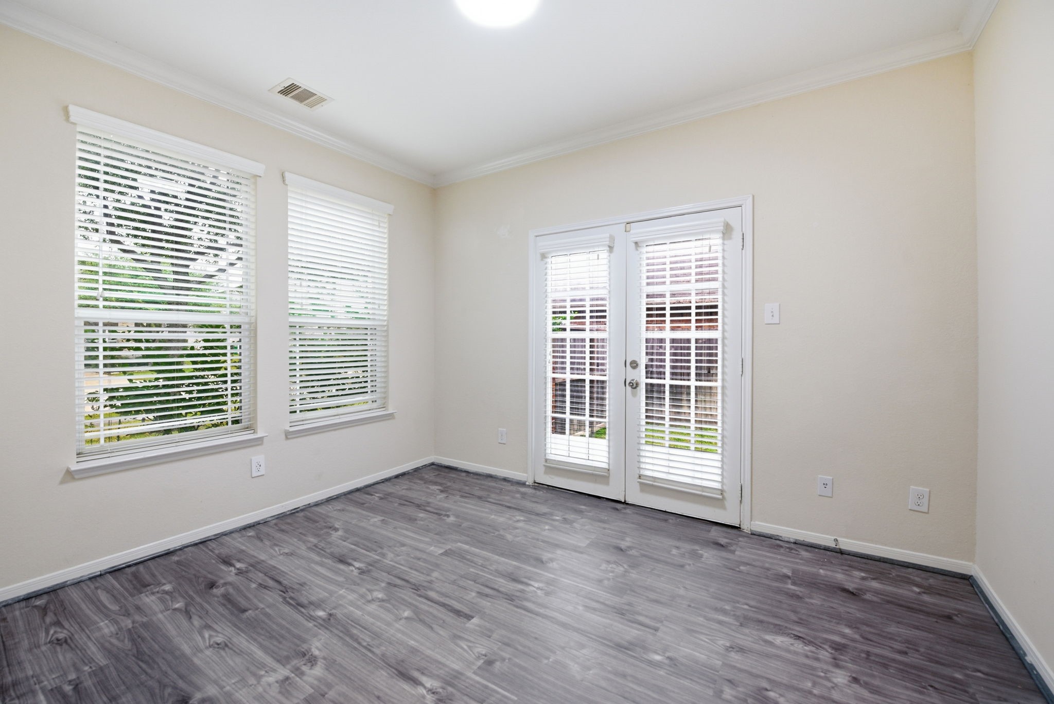 5002 Rollingstone Road Property Photo 7