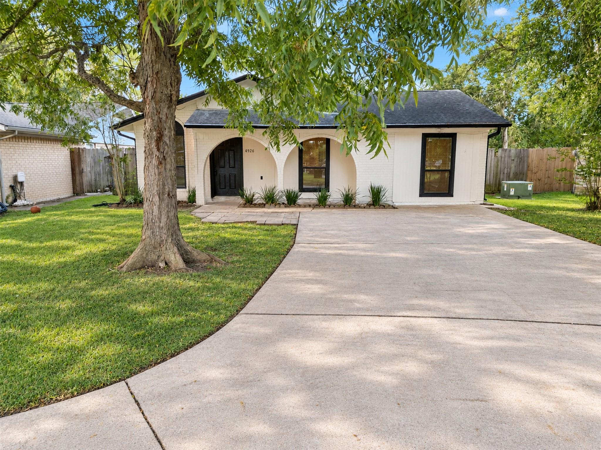 4926 Dollar Reef Drive Property Photo 3