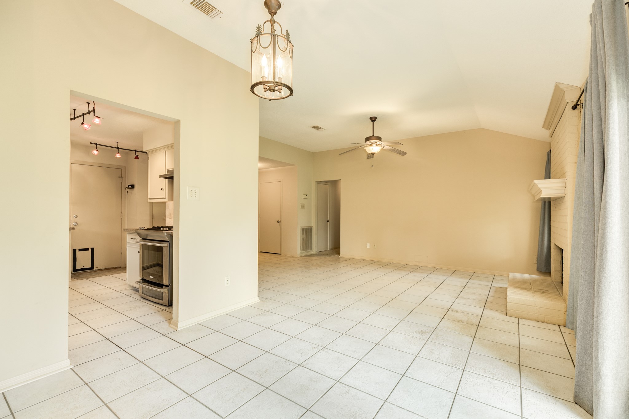 121 Bougainvillea Street Property Photo 10