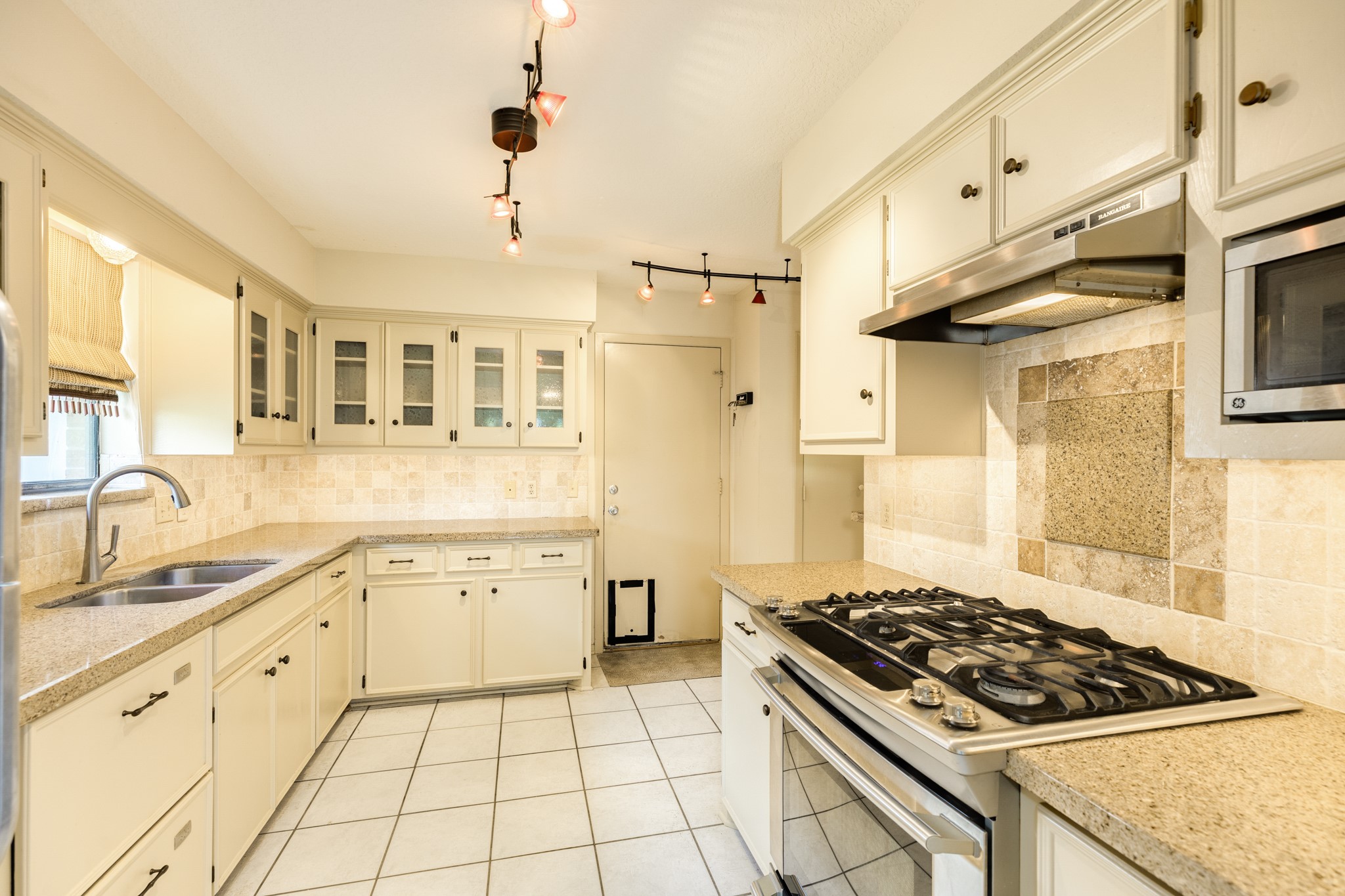 121 Bougainvillea Street Property Photo 13