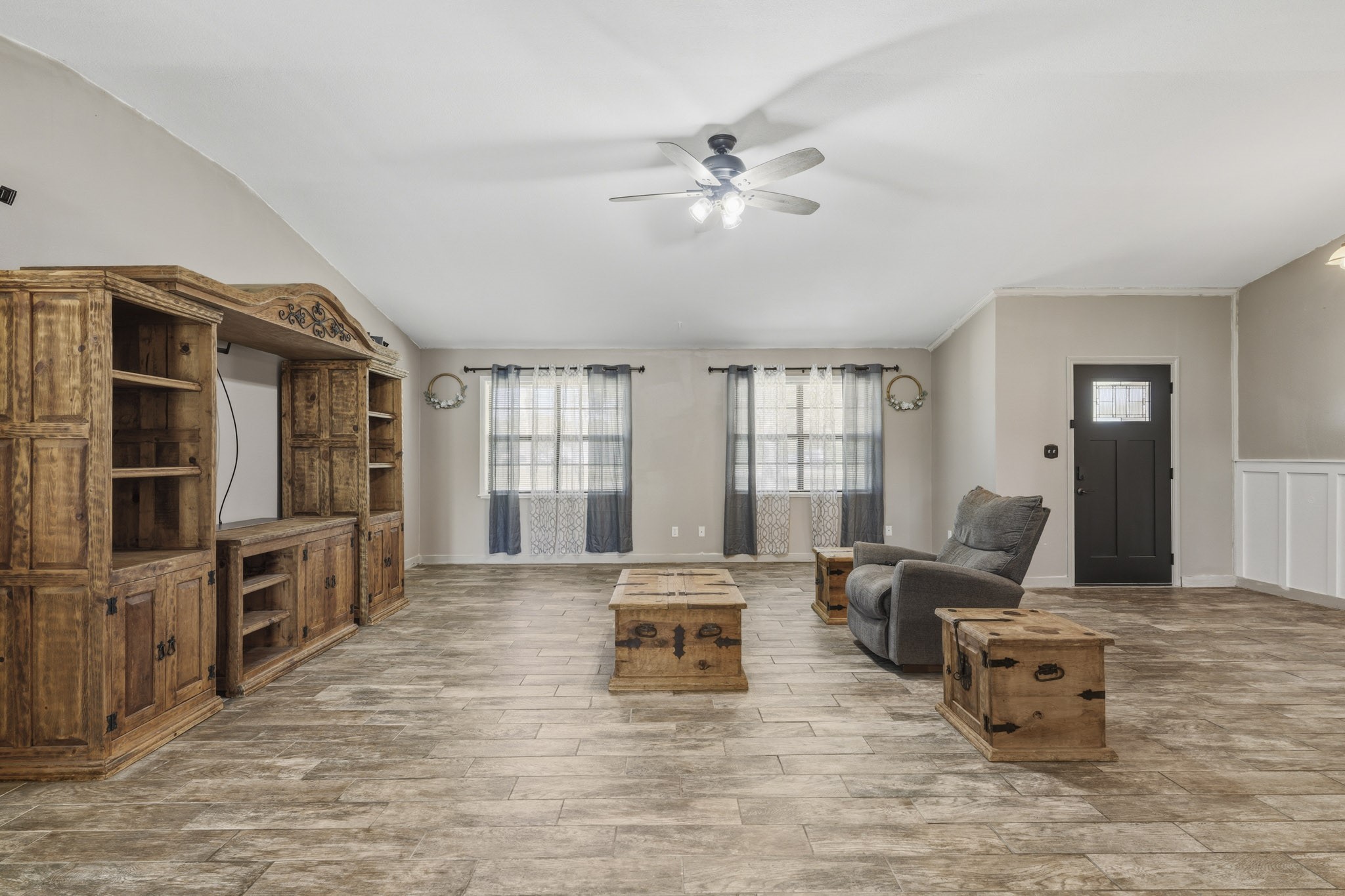 16101 Bluebird Street Property Photo 5