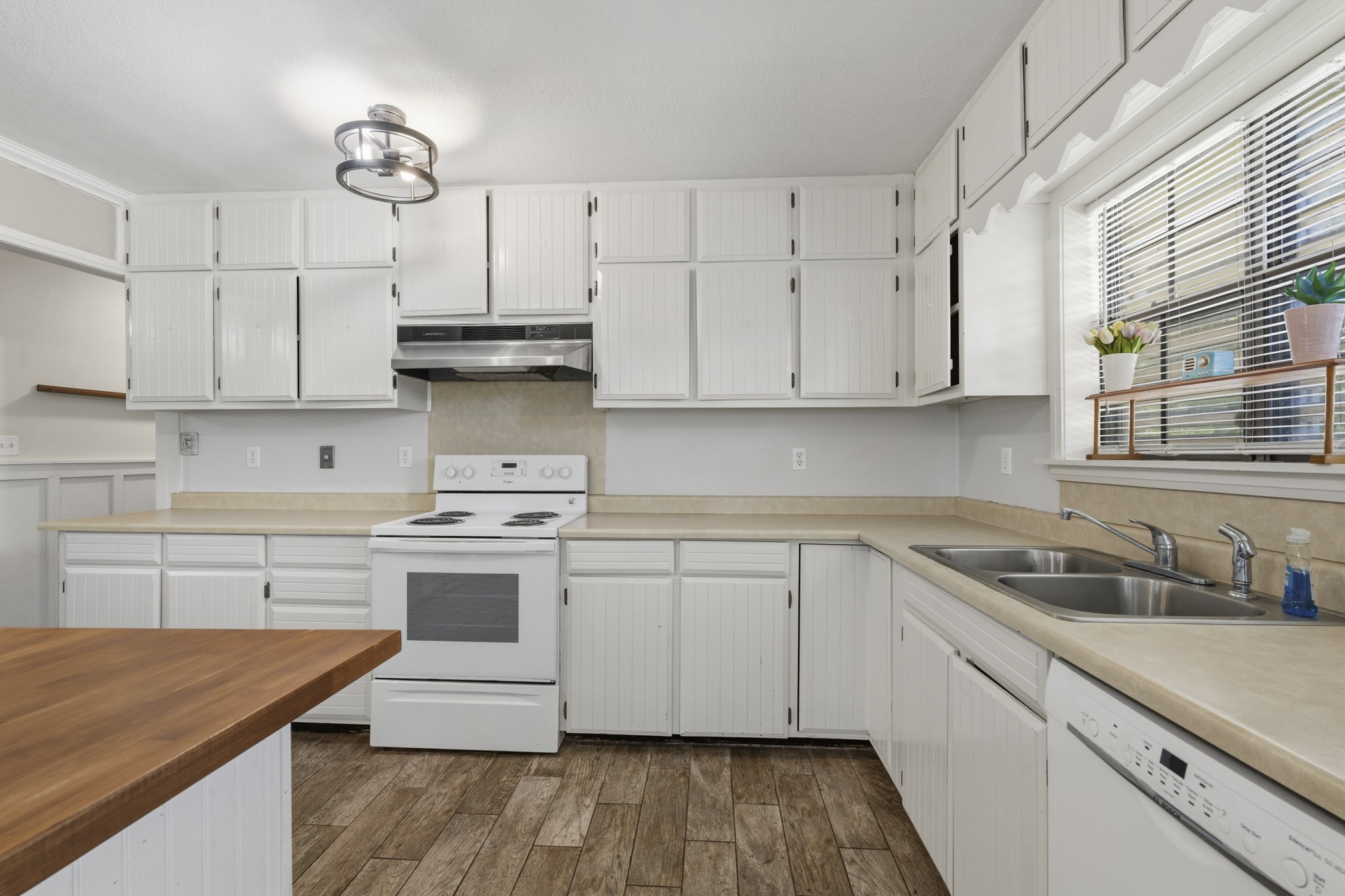 16101 Bluebird Street Property Photo 10