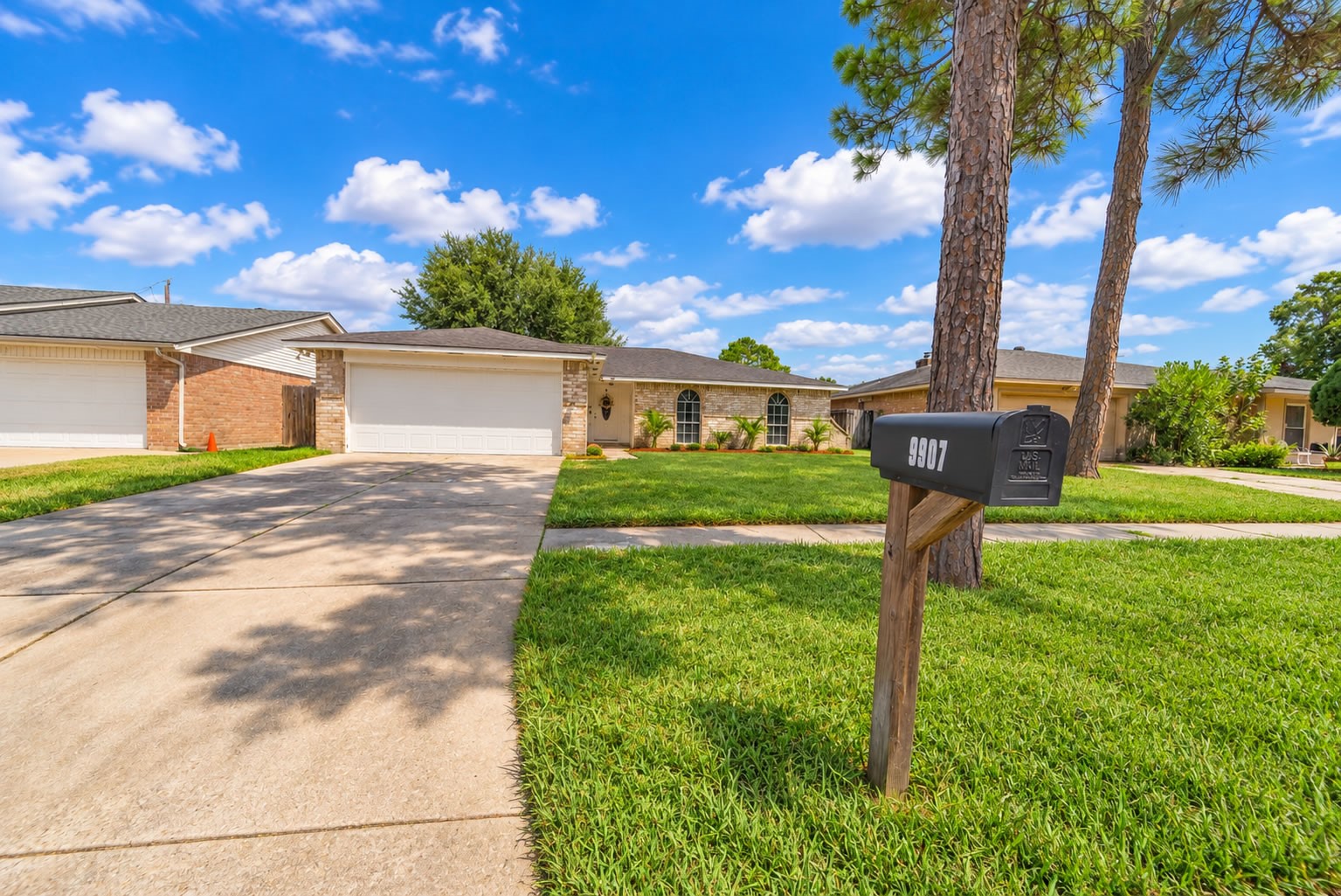 9907 Towne Brook Lane Property Photo 1
