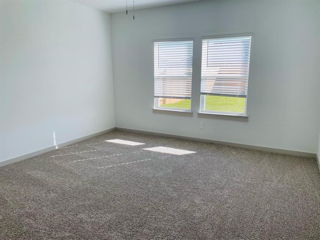 28935 Yukon River Court Property Photo 6