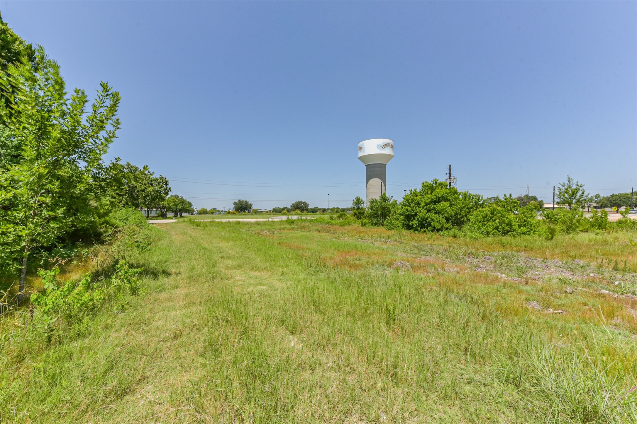 5226 N Main Street Property Photo 2