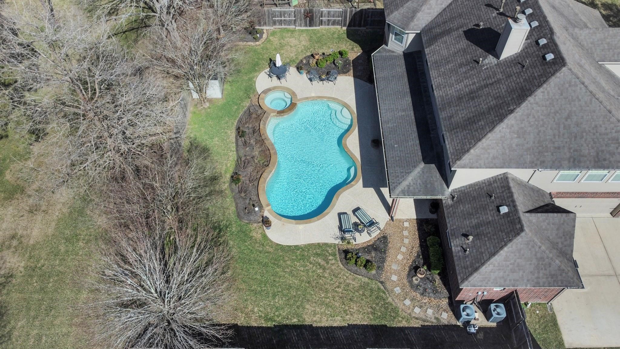 316 Falcon Lake Drive Property Photo 3
