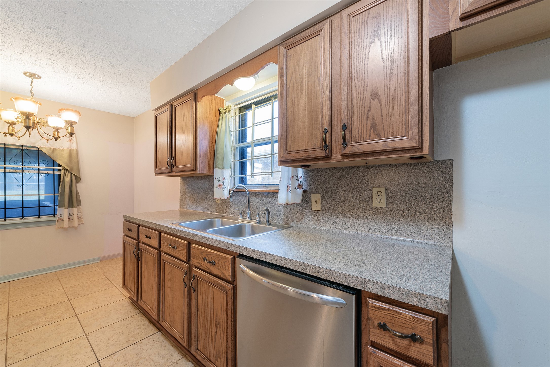 6046 Harbrook Drive Property Photo 7