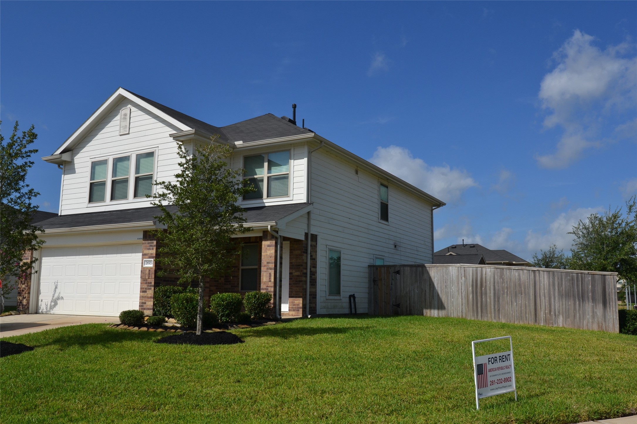 18919 Sorento Bay Lane Property Photo 2