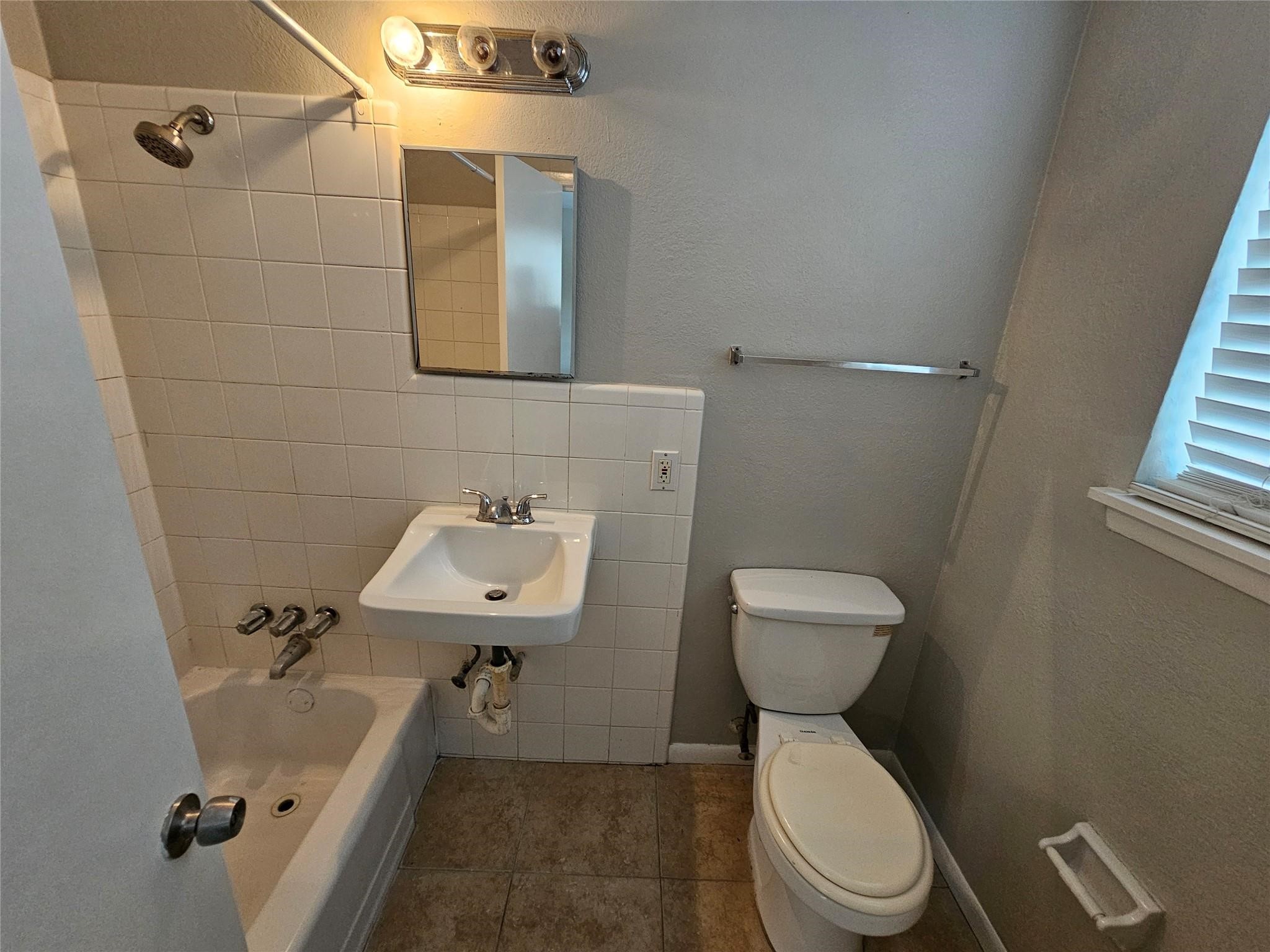 1806 W Main Street 8 Property Photo 6